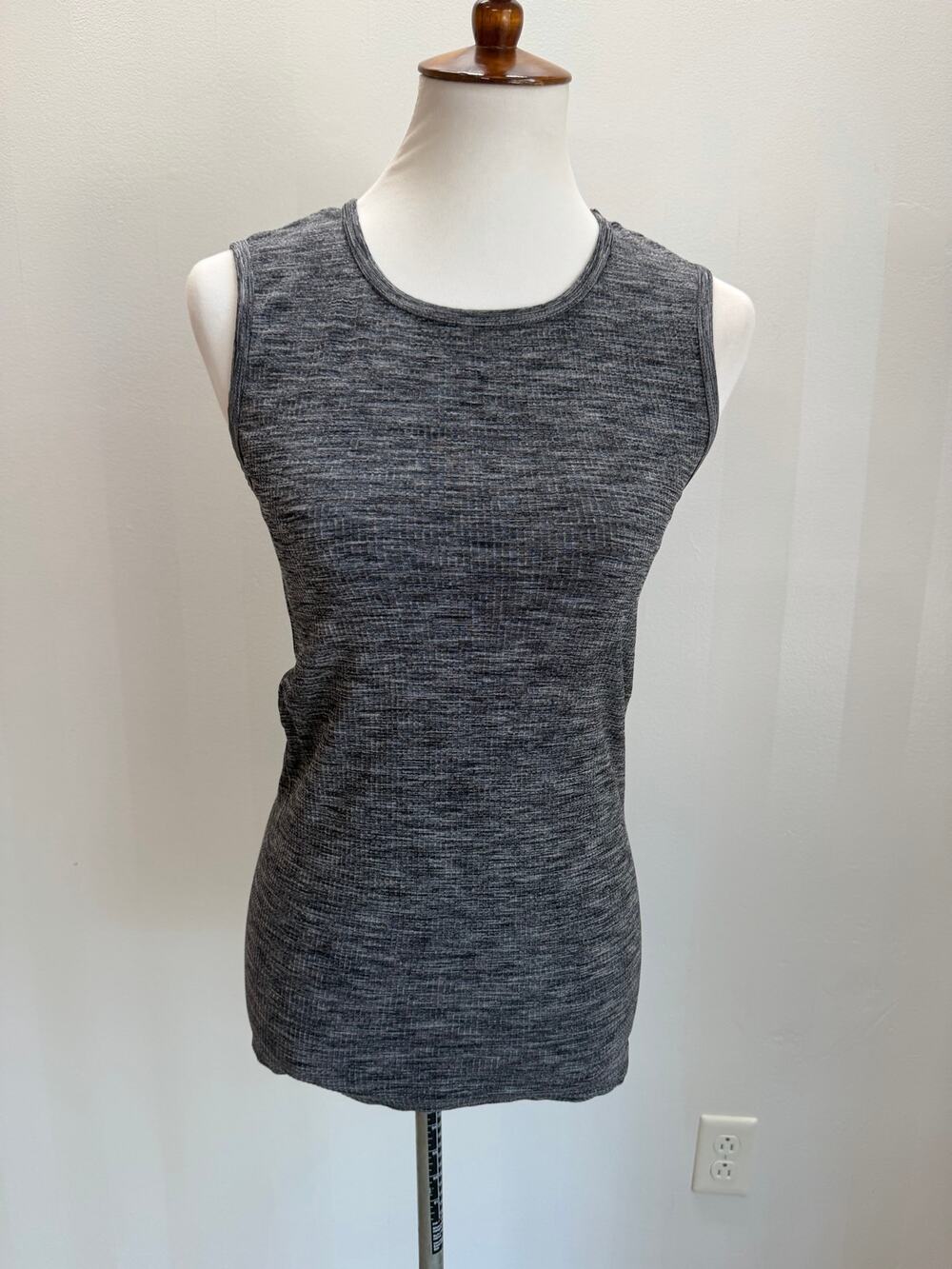 Athleta Renew Seamless Compression Tank Top Gray Heather Sz M